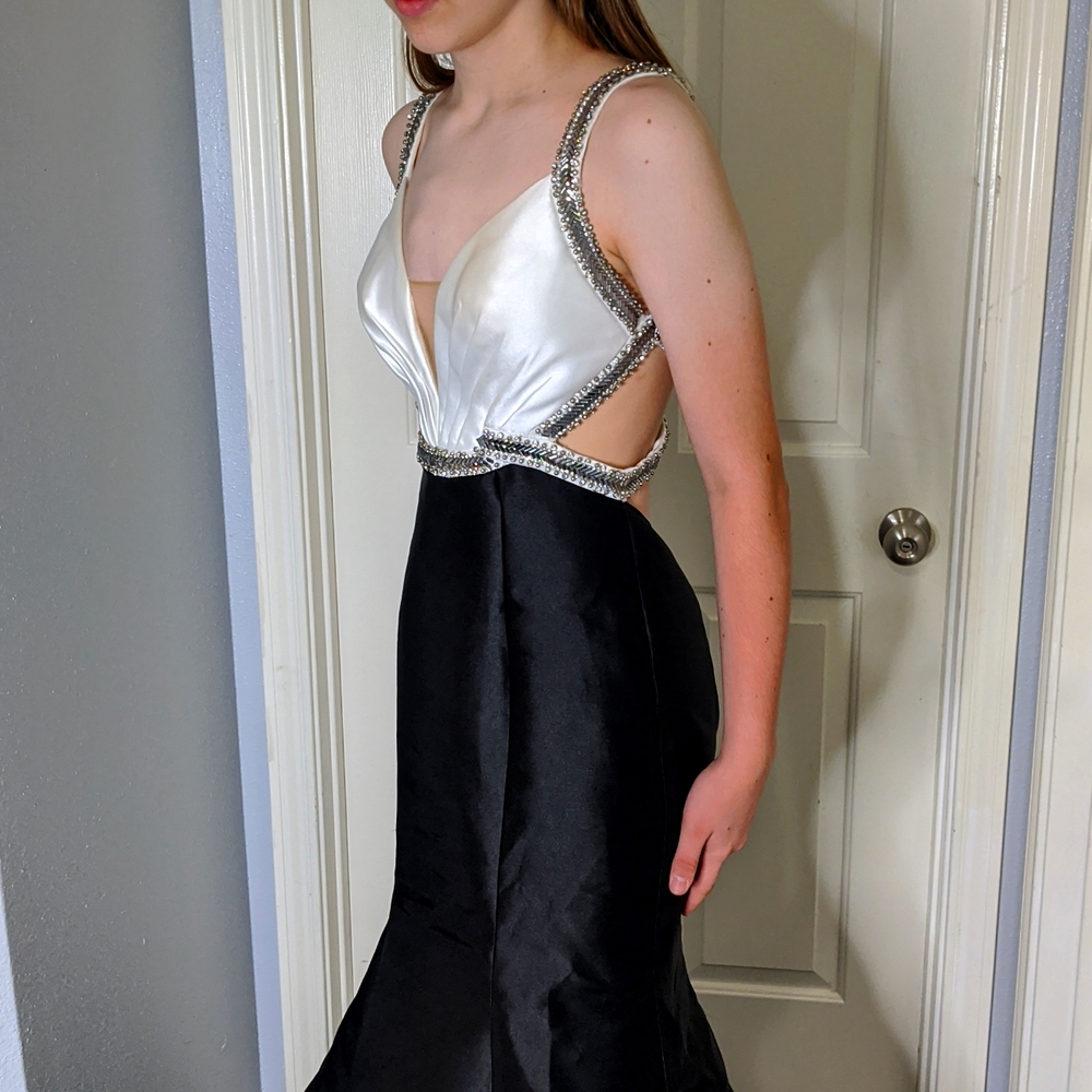Prom dress - Picture 3 of 16